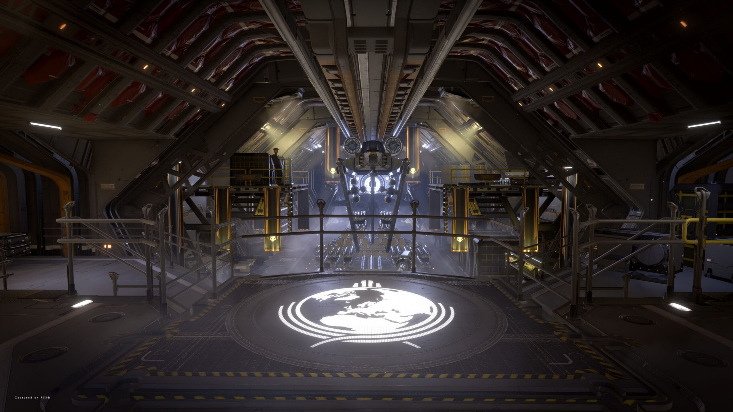 Hangar del Super Destroyer in Helldivers 2 con un esoscheletro sospeso e strutture metalliche